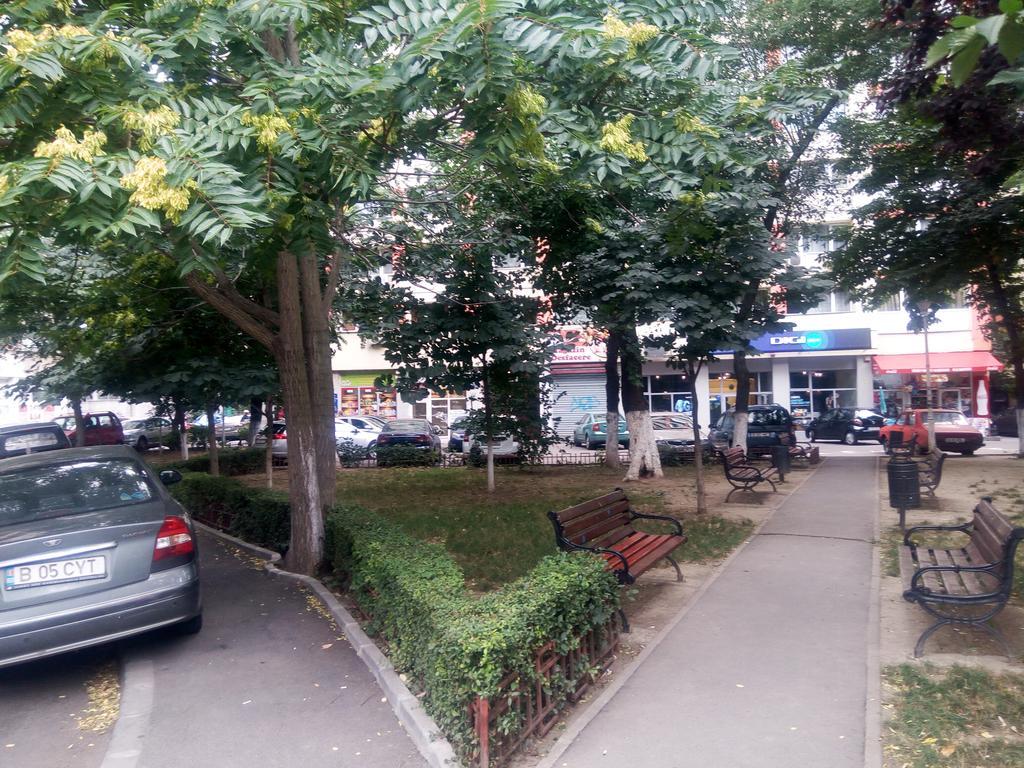 Apartament Dana Bucarest Esterno foto