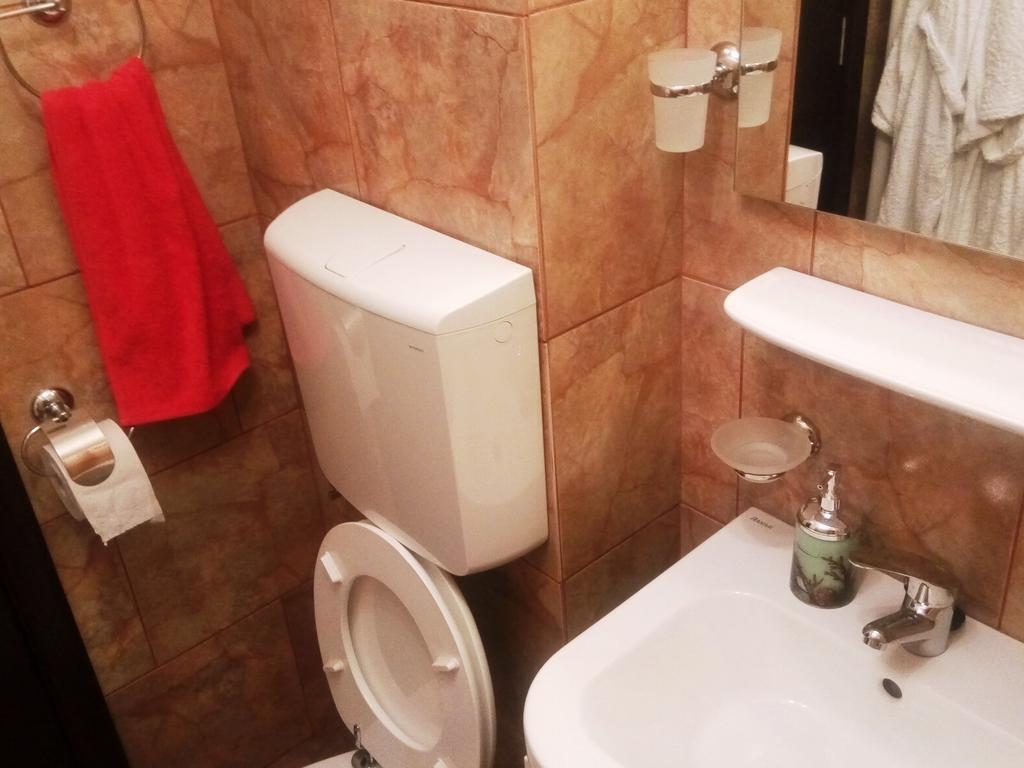 Apartament Dana Bucarest Esterno foto